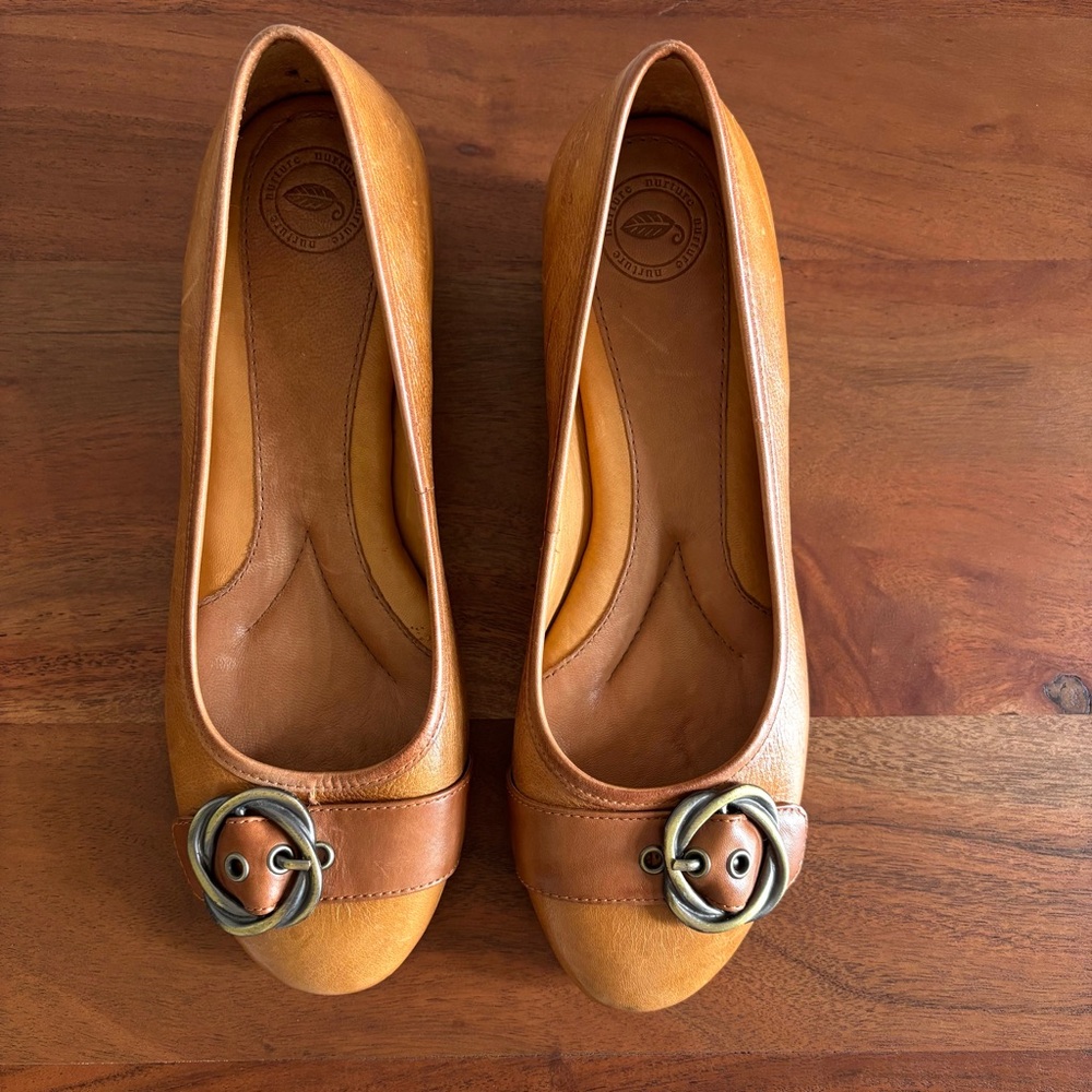 Nurture Two-tone Tan Leather Buckle Low Wedges Women’s 7.5 Comfort Office Work